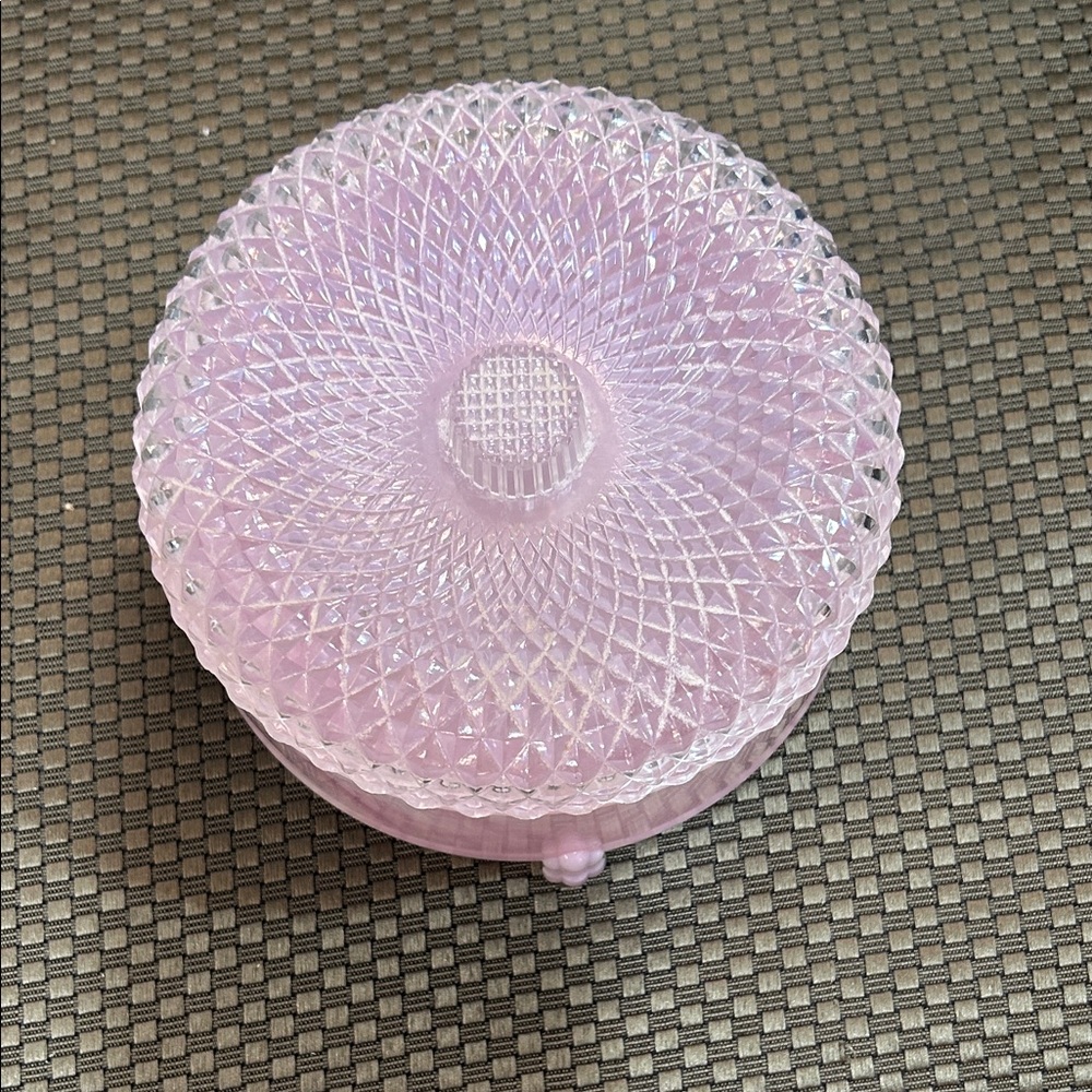 Vintage Cheramy pink plastic dusting powder box. Persian Lilac
